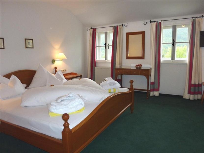 Seehotel Enzian Weissensee Ruang foto