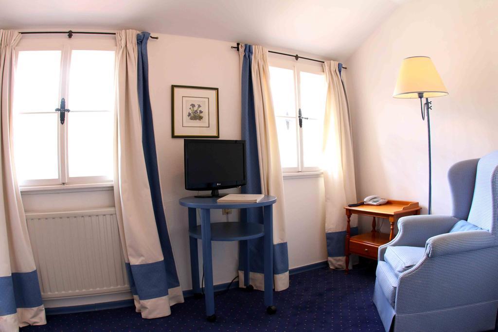 Seehotel Enzian Weissensee Ruang foto